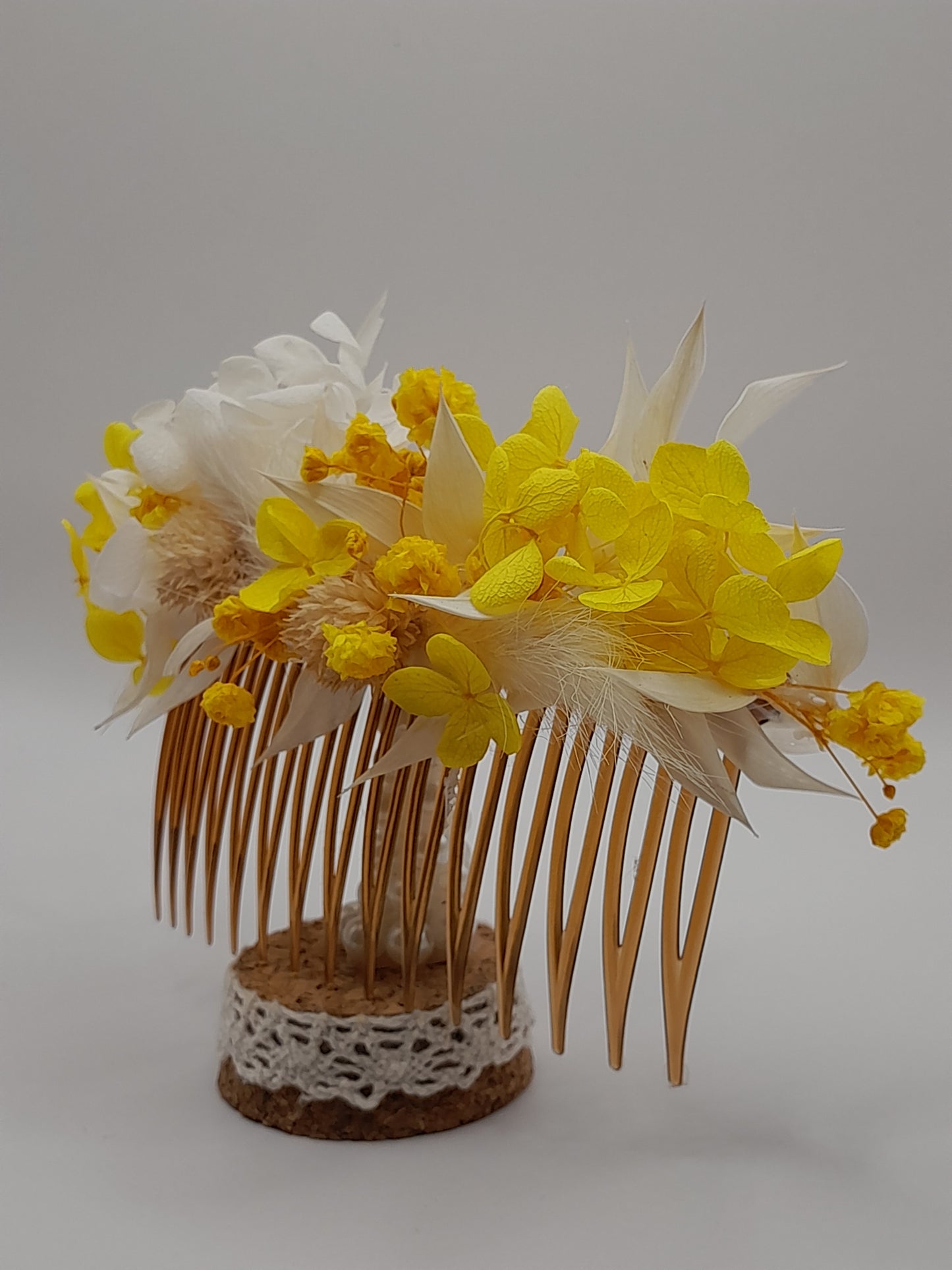 peigne cheveux jaune