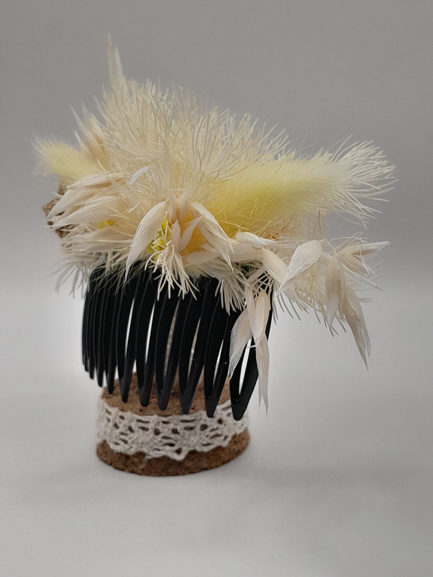peigne cheveux jaune pale